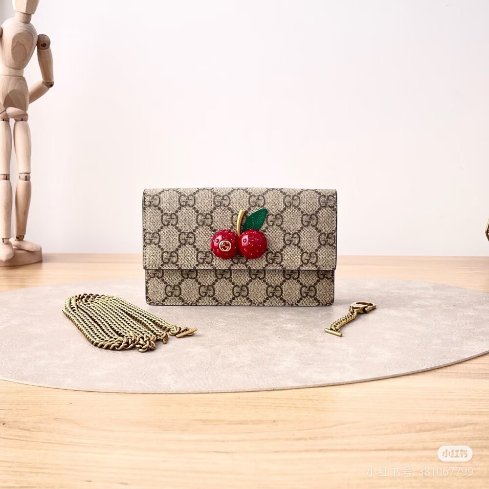 Gucci bags are new, trendy and versatile, interpreting high-end fashion attitude